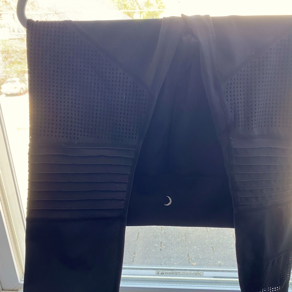 Black Moto Light n Tight Hi-Rise 7/8 24" Leggings.  Such a unique design. Sexy!